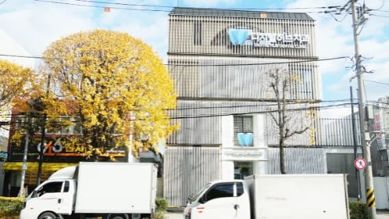 디지털 허브치과 독채 건물 입니다.